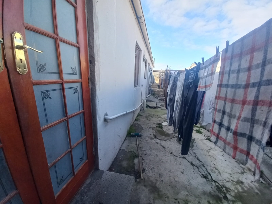 6 Bedroom Property for Sale in Woodlands Western Cape